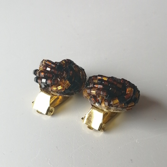 Vintage 1960s Glass Seed Beads Love Knot Cluster Clip Earrings - Picture 4 of 7